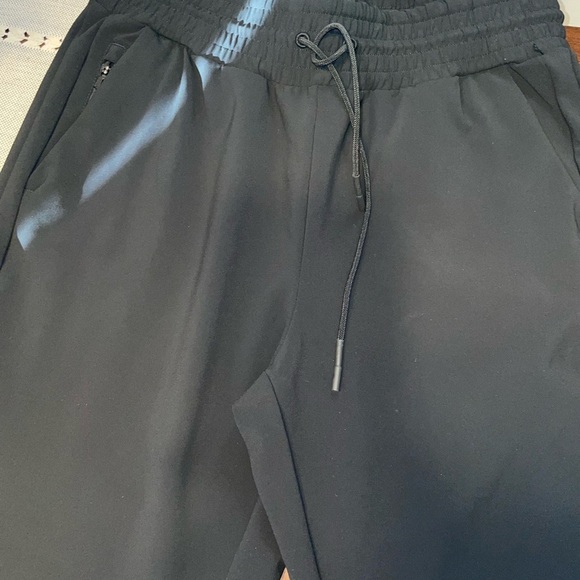 Woman’s size 6 athleta black METROPOLIS STRAIGHT LEG PANT - Picture 3 of 6